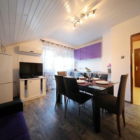 Leona Apartment Sukosan Bagian luar foto