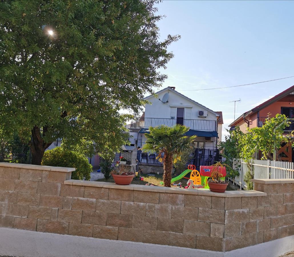 Leona Apartment Sukosan Bagian luar foto