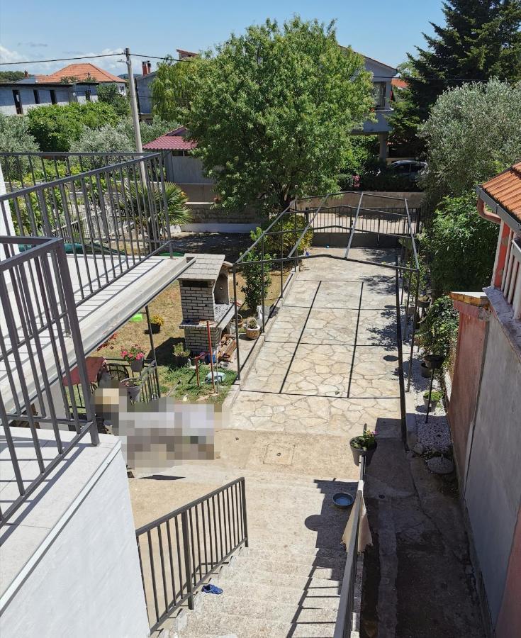 Leona Apartment Sukosan Bagian luar foto