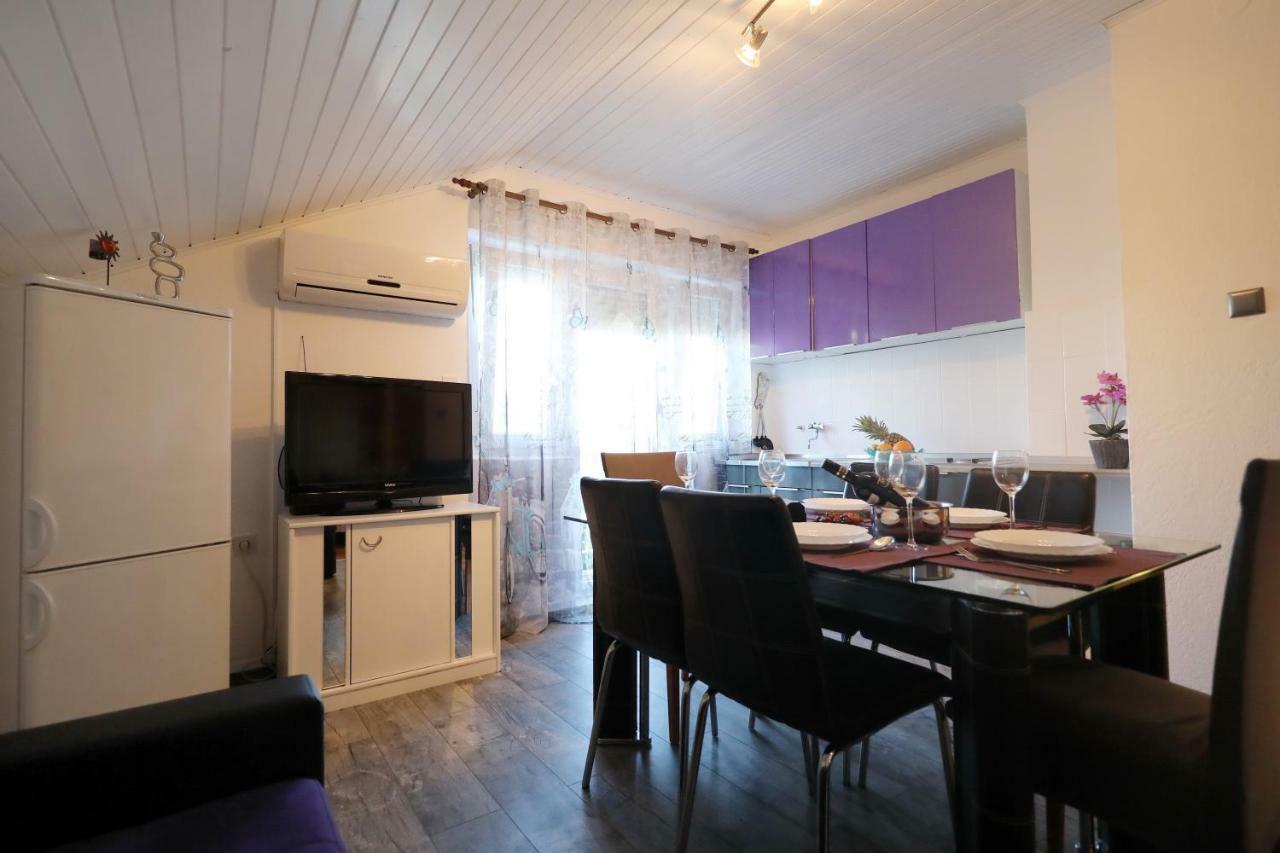 Leona Apartment Sukosan Bagian luar foto