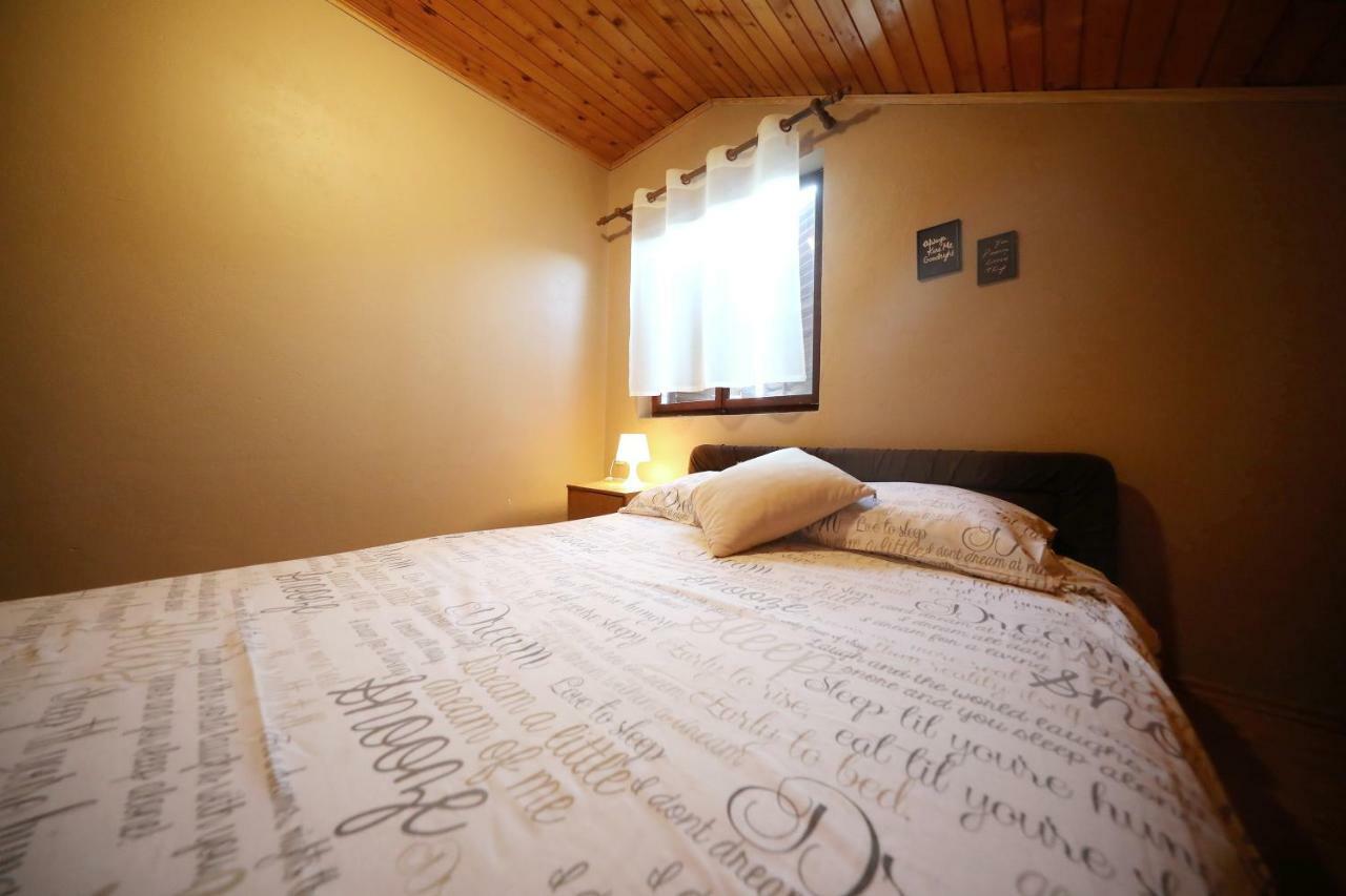 Leona Apartment Sukosan Bagian luar foto