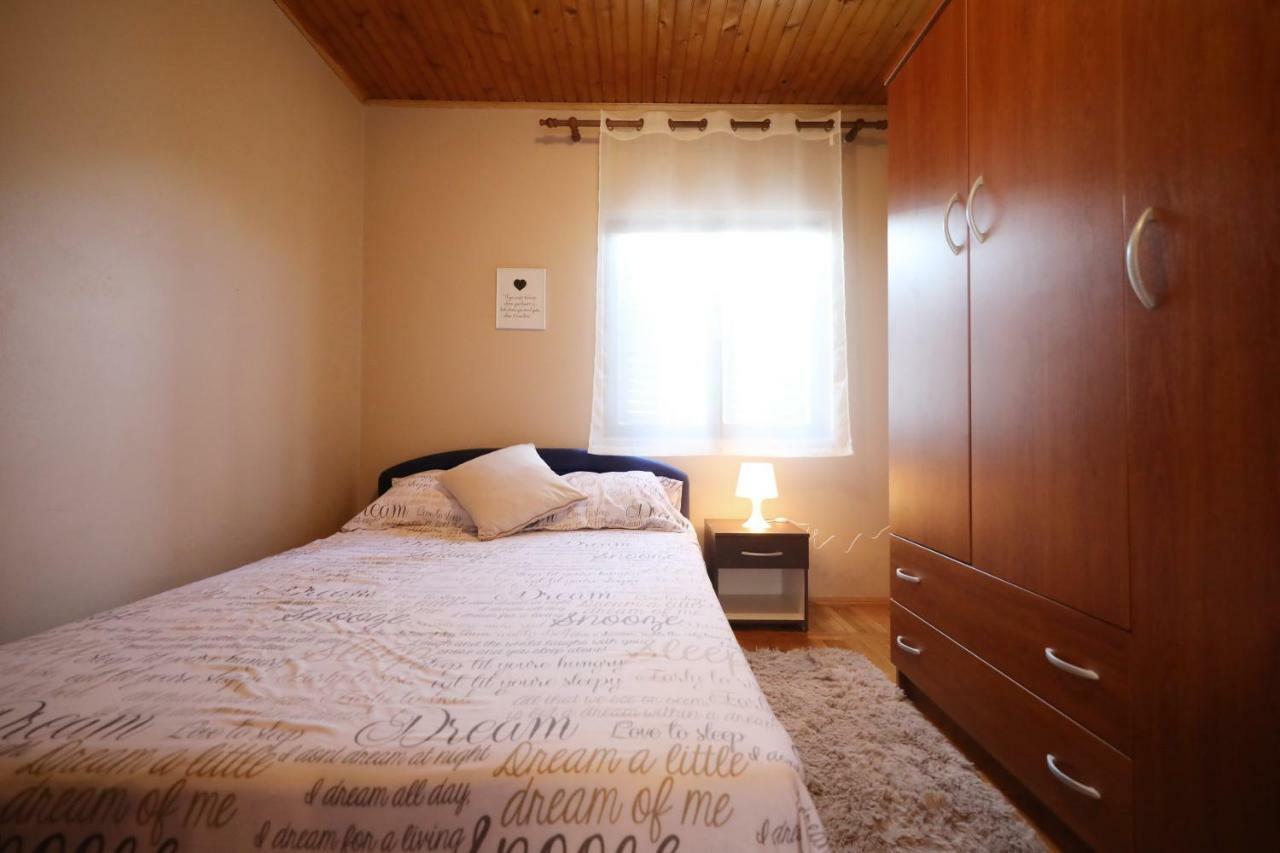 Leona Apartment Sukosan Bagian luar foto