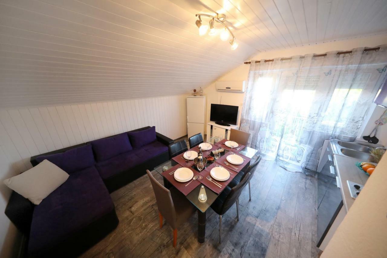 Leona Apartment Sukosan Bagian luar foto