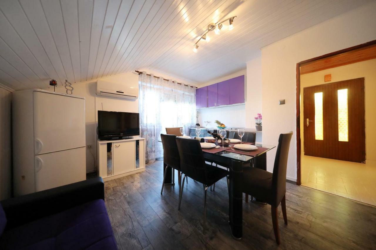 Leona Apartment Sukosan Bagian luar foto