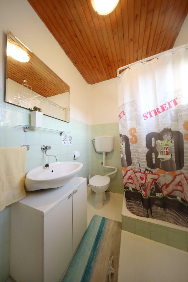 Leona Apartment Sukosan Bagian luar foto
