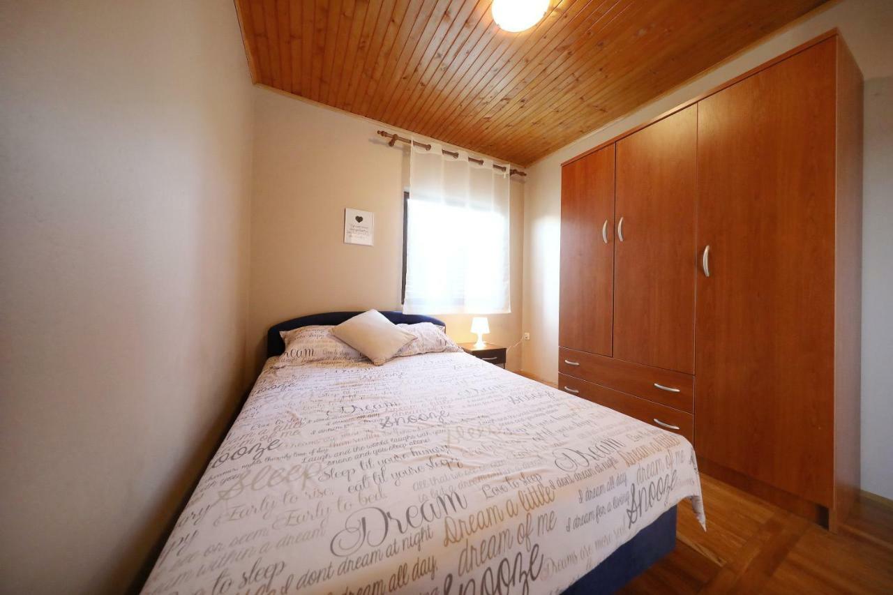Leona Apartment Sukosan Bagian luar foto