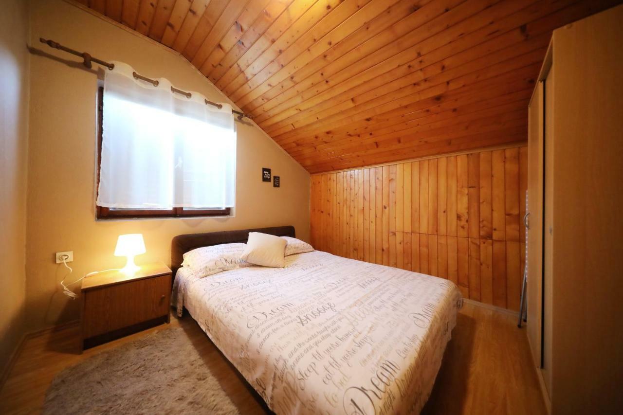 Leona Apartment Sukosan Bagian luar foto